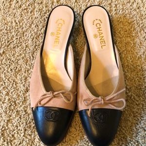 Chanel CC Cap-Toe Mules. Tan and black suede.